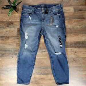 🆕️Torrid Premium Distressed Stretch Jegging Denim Jeans